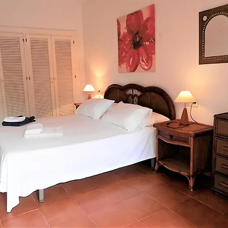 In Ibiza With Private Pool, Cleaning Included Hébergement de vacances *